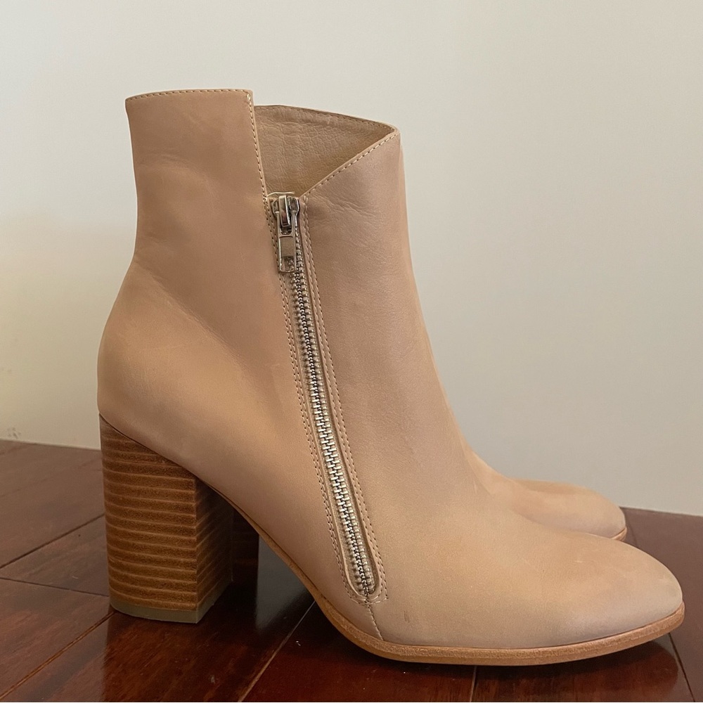 SILENT D Light Tan Booties Size 9